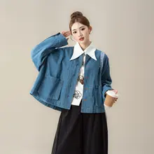 浅い青のラウンドネックヴィンテージ風デニムジャケット【女性用・秋コーデ・ ポケット付き・デザイン性あり】