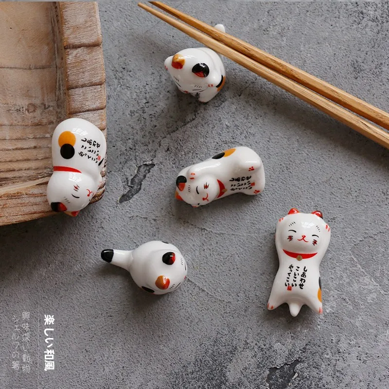 かわいい猫デザイン 陶器製箸置き：お正月に手作りで家族に贈る伝統的で実用的な卓上装飾