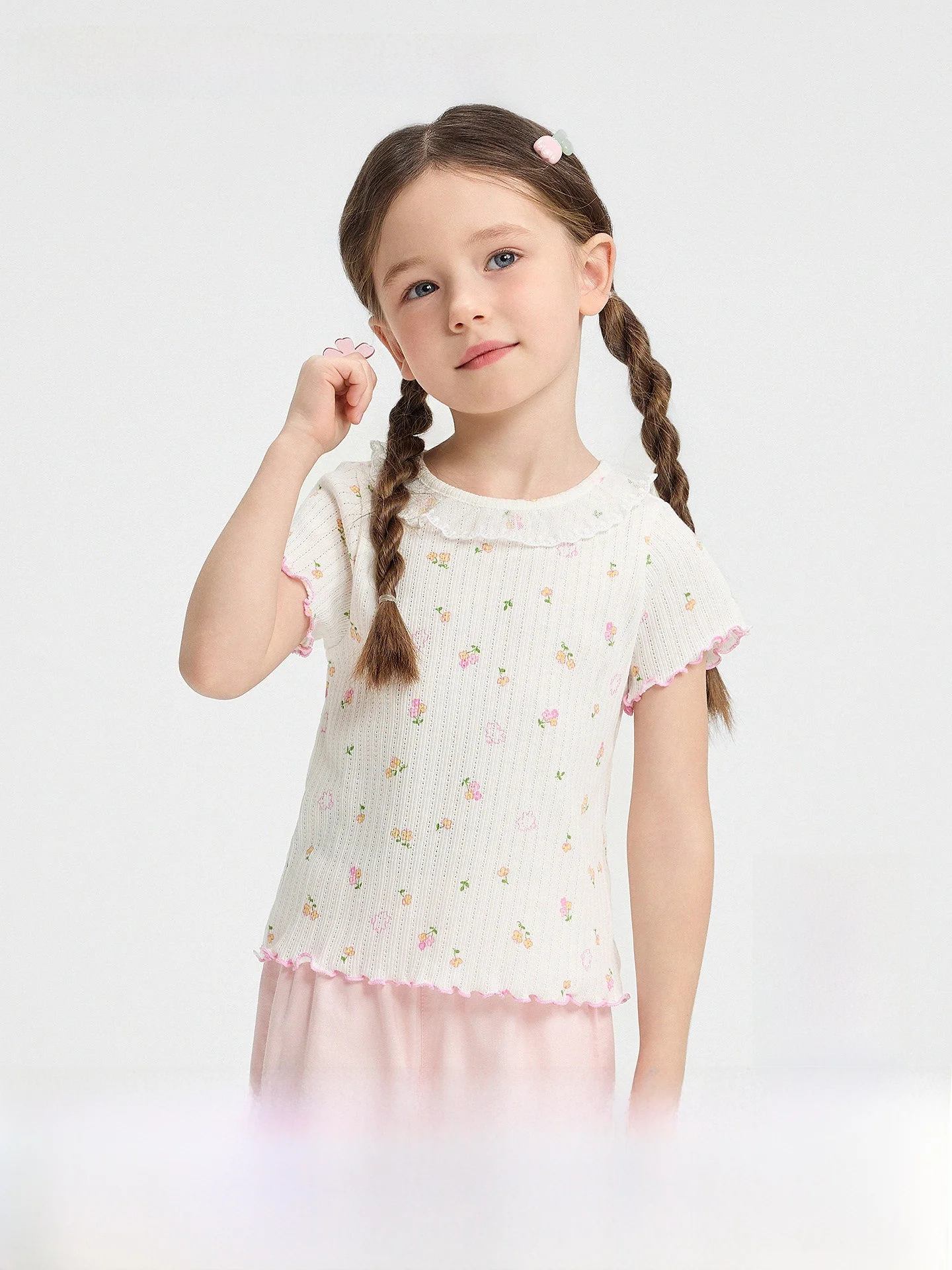 女の子用子供半袖Tシャツ：夏期日常着用のカジュアルデザインと通気性の実証