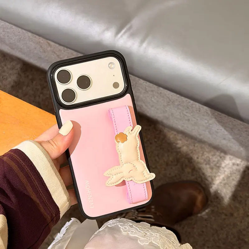 ストラップ付き iPhone ケース おしゃれで通勤に使えるのは、どん  なもの？