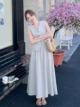 大人の女性のための洗練されたデザイン！ 無袖ベストとフレアスカートのコーディネート【夏用・浅灰色・通勤スタイル】（セットアップ対応）