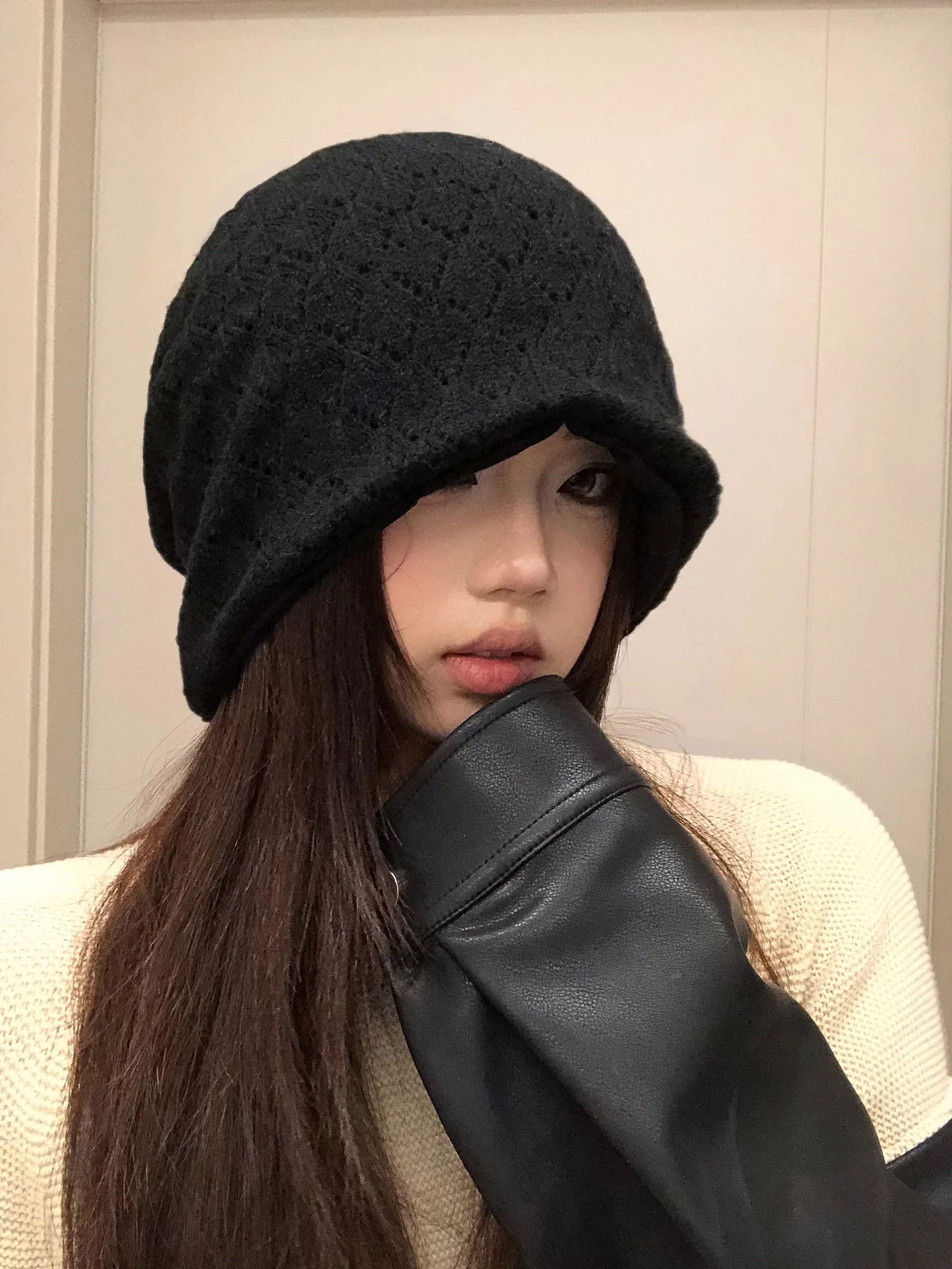 春先に着るニット帽は、本当に必要なのか？