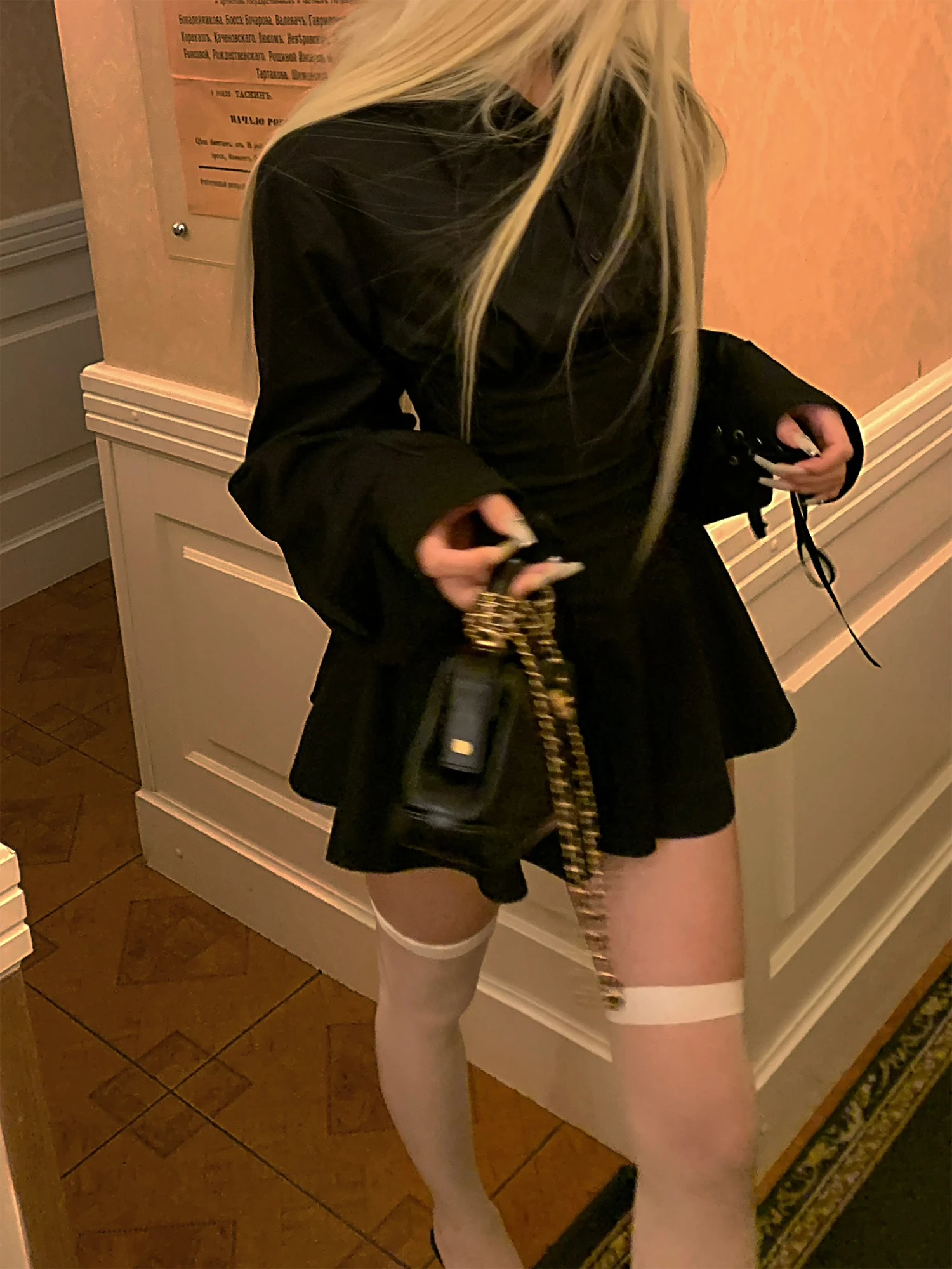 黒い服 復活：ブラックシャツワンピースのスタイルと実用性を解明