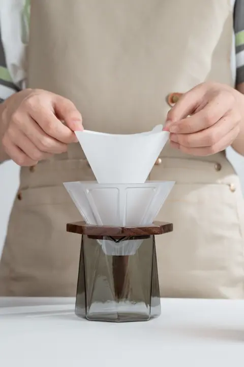 ハンドドリップコーヒーポット 木製ハンドル 流れをコントロール 伝統的なデザイン 安定した注水 火傷防止 滑らか スワンネック 垂直注水