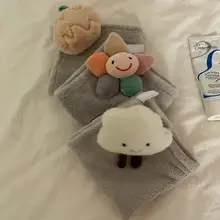 ひまわりデザインの吸水速乾ハンドタオル【かわいいフック付き・コーラルフリース製】