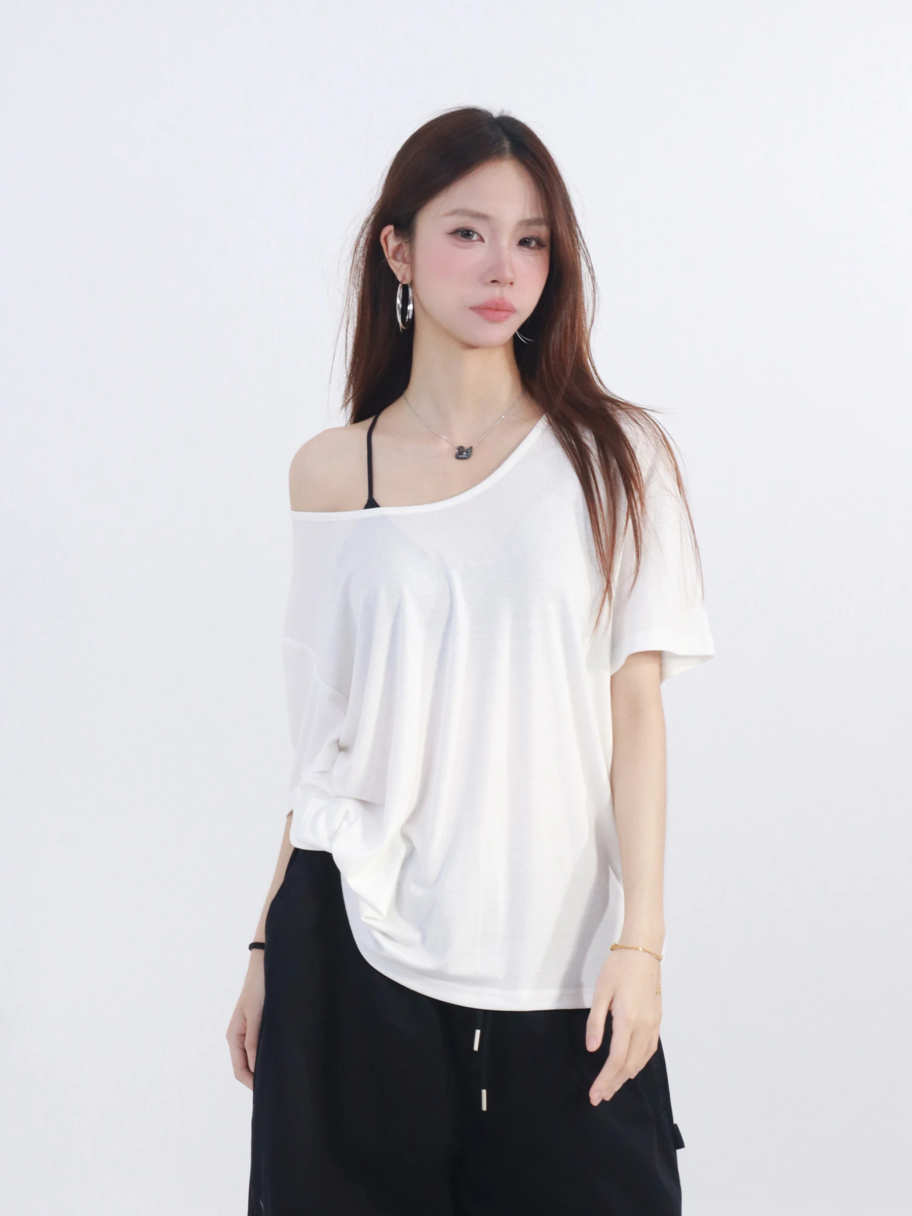 Tシャツが伸びるのを防ぐには？感のあるVネックTシャツの選び方と実際の着用体験