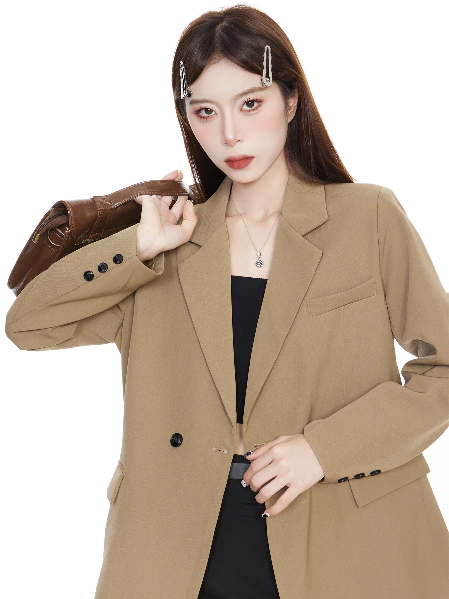 大人可愛い服 50代コーデ | ブラウンテーラードジャケットで実現する心のバランス