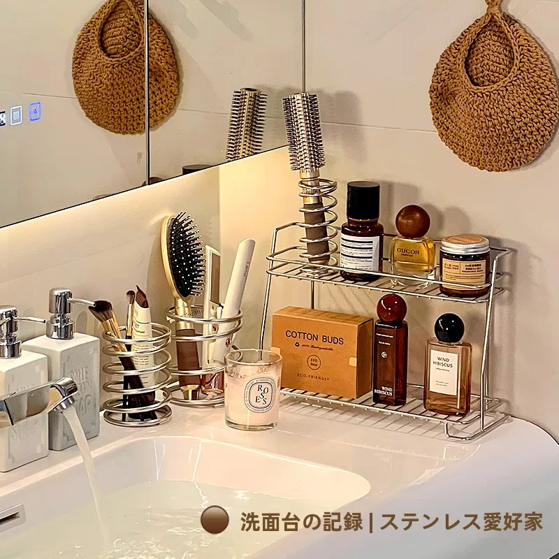 極簡デザインのステンレス製歯ブラシスタンド：おしゃれで機能性と収納性を両立