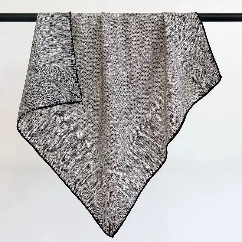 シルクとウールのシンプルスカーフ：冬用の高級感と柔らかさを実現