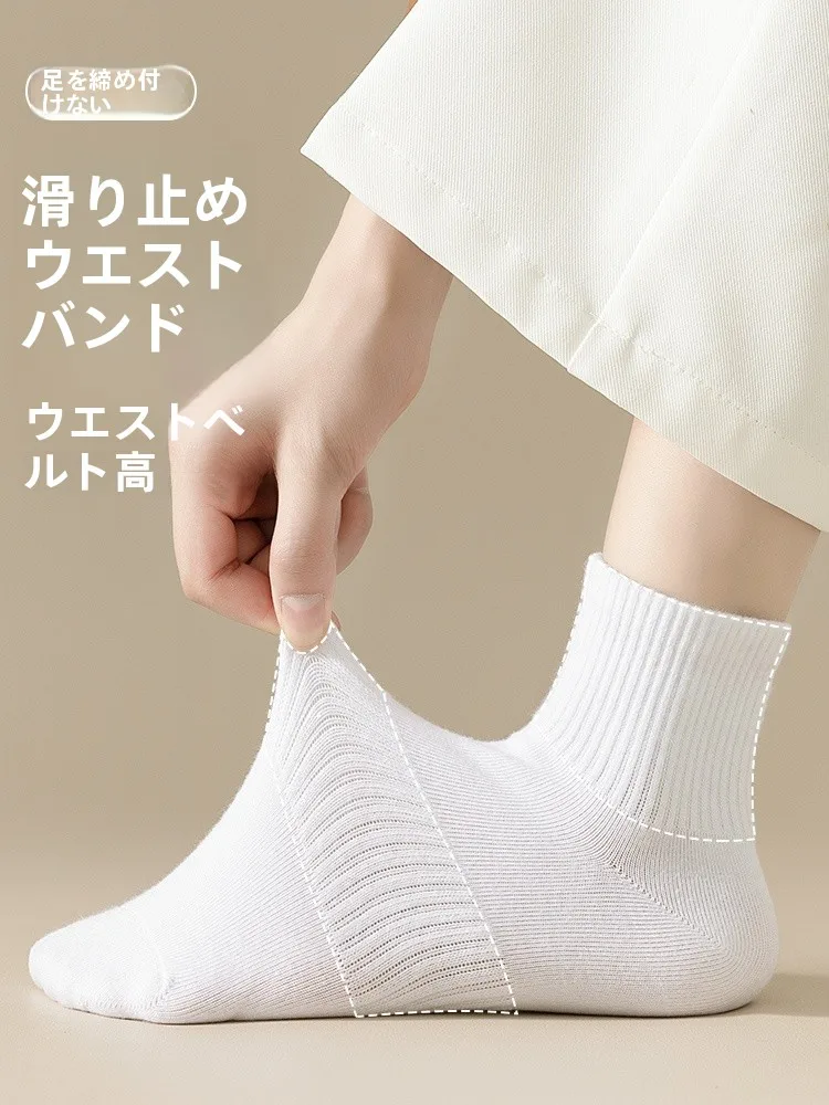 女性用薄型白色無縫運動ソックス：足裏の汗を抑えるための吸湿排汗機能付きアイテム