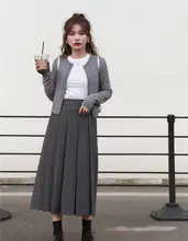 グレー系ガールズスタイル！極上の柔らかさのカーディガンとスリットスカート