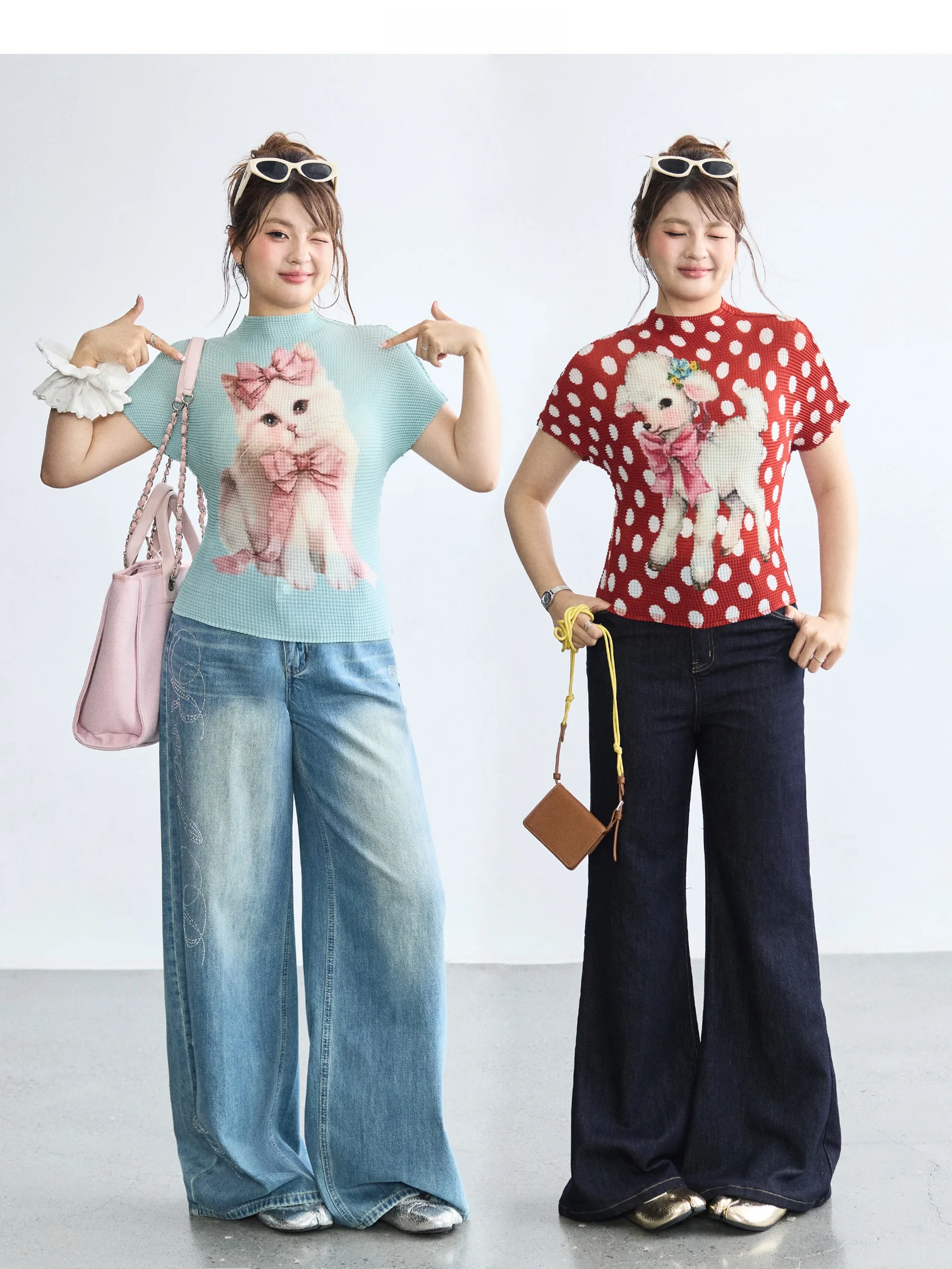 ドット柄のカジュアルTシャツ：リバーシブルデザインで季節を越える着用法