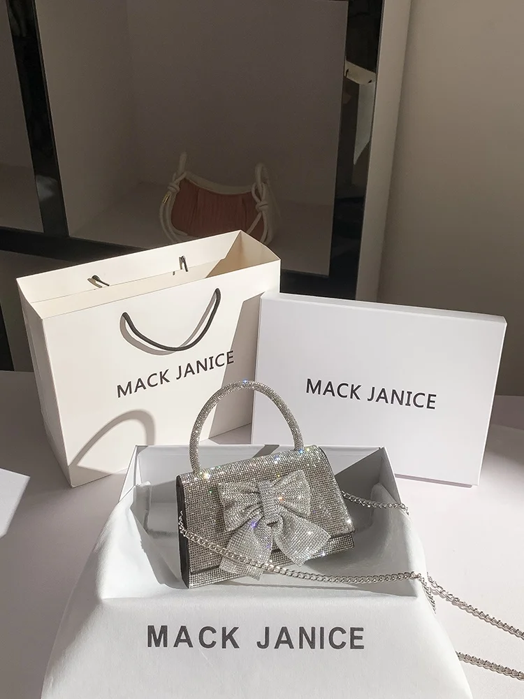 ビジュー付きバタフライデザインのクラッチバッグ：おしゃれ プチギフト 500円以内の高品質選択肢