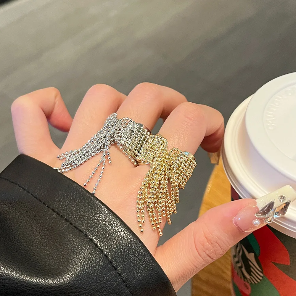 ビーズアクセサリーで通勤スタイルを一気にアップグレードするには？