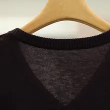 シンプルなチェック柄のニットセーター【羊毛製・春用・スリムフィット】