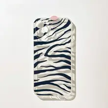 Benefit ゼブラ柄 iPhone ケース【iPhone 14 Pro Max 対応・透明シリコン・保護カバー】