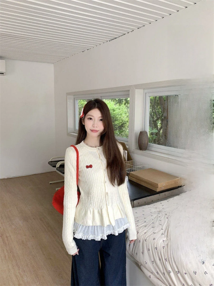 麻花デザインのニットカーディガンとフラワーレースTシャツセット：韓国ファッションらしいかわいいスタイルを実現