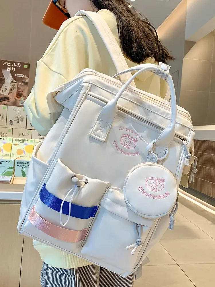 おしゃれなカラーコンビネーションのリュックサック：学生通学向け大容量モデルの実用性とデザイン解析