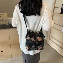 秋冬向け刺繍入り蝶デザインバケットバッグ【キャンバス製・カジュアル・斜め掛け】