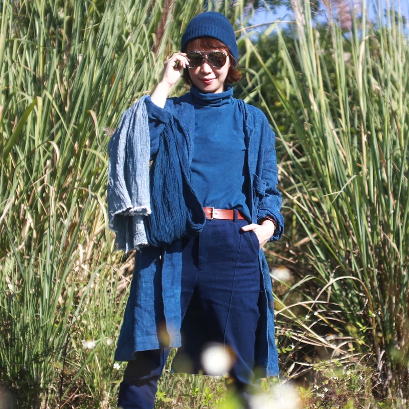 春コーデの基本 | 草木染め高級コットンタートルネックTシャツの色使いとレイヤードスタイル