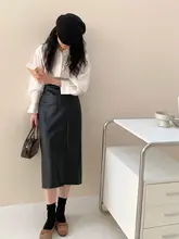 高腰デザインのレディース合成皮革スリット入りタイトスカート【黒・春秋向け・中長丈・大きいサイズ対応】