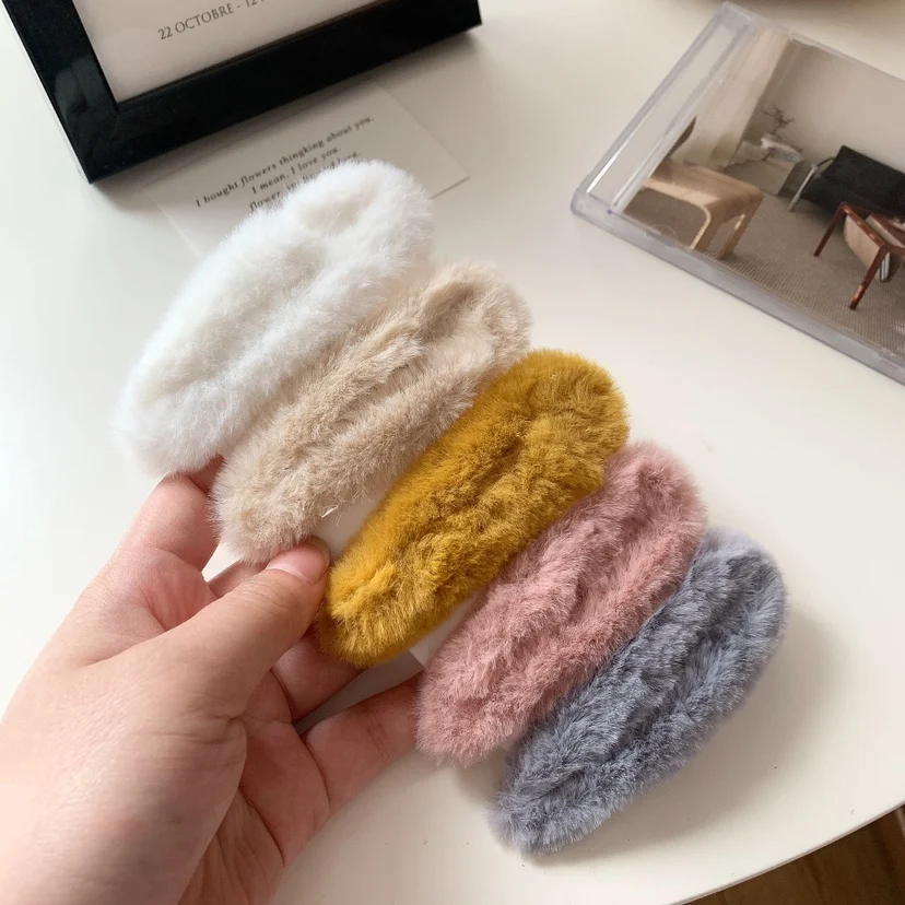 ポニーテール 生え際 に使える 柔らかいフェイクファー ヘアクリップの実用性と使い方