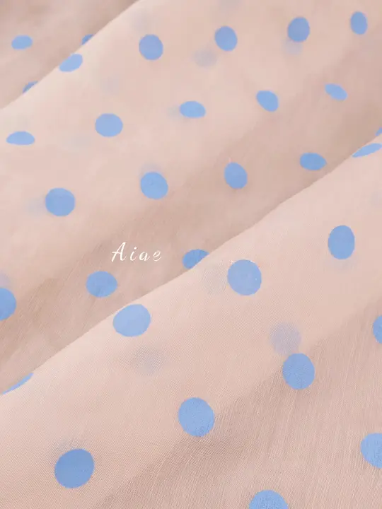 柔らかく透け感のある 肌色ベースのブルー天絲麻ドット柄生地【春夏用】