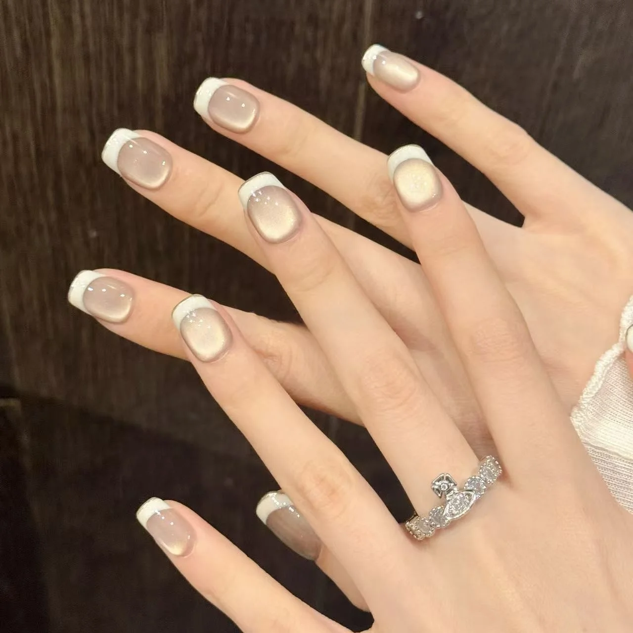 パステルピンクのネイルで、心がほっとする瞬間はいつですか？