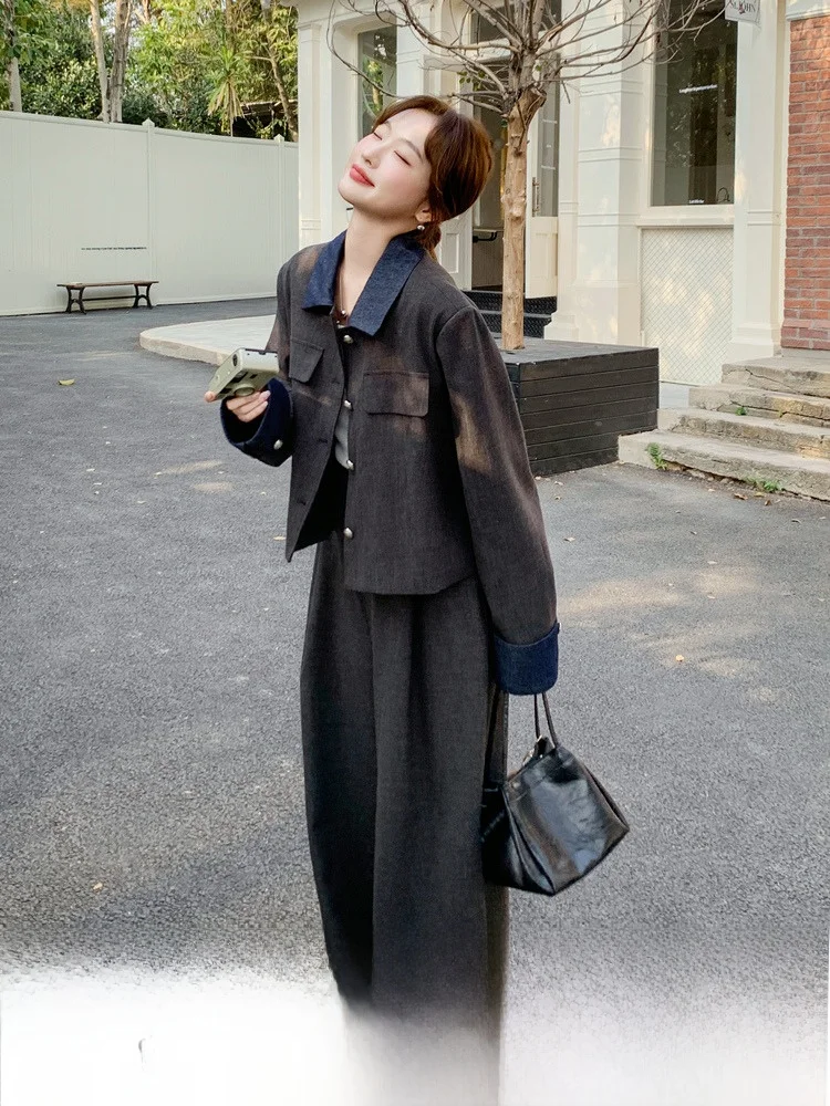 黒ジャケットとグレーパンツの組み合わせは、本当に必要なのか？