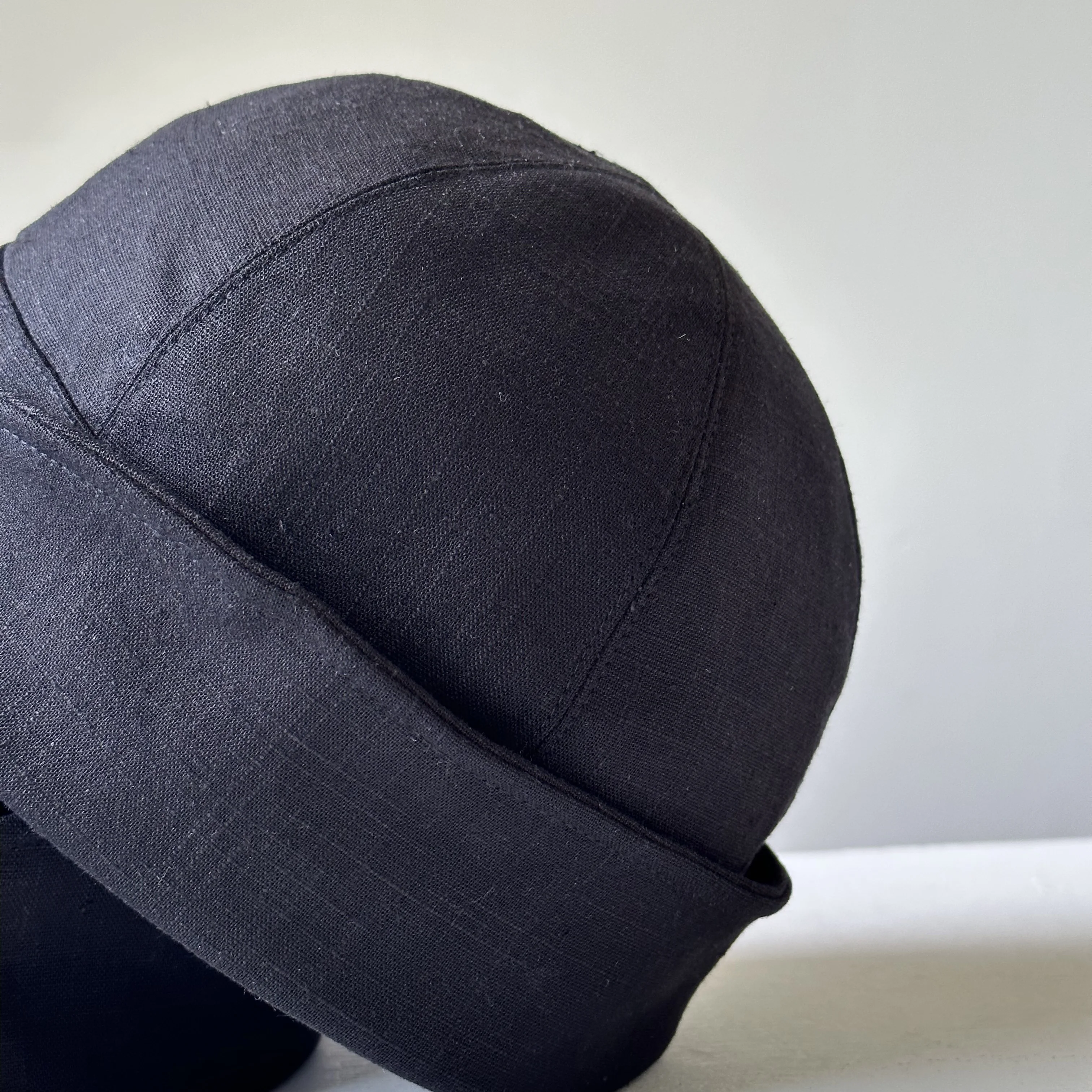 黒帽子 メンズ：多色の極簡風 ブラック男女兼用ストリートキャップの実用性とシーン別適用