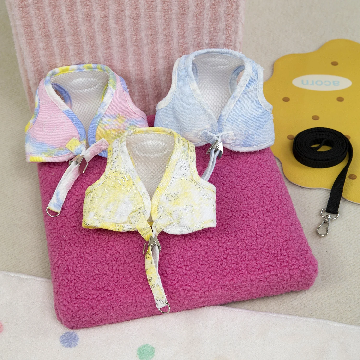 カラフルデニム製ペットハーネス：小型犬用の春夏対応リード付きデザイン