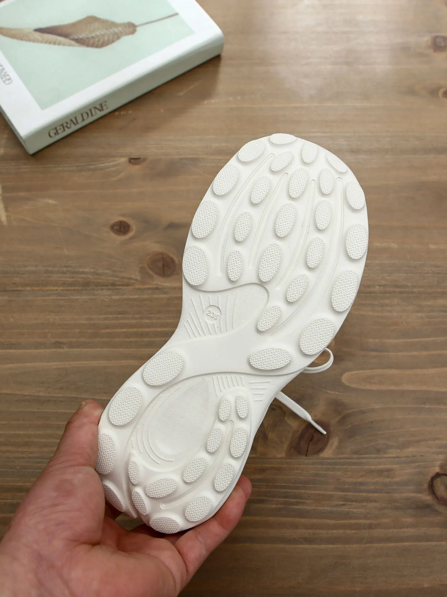 春の足元に欠かせない「清楚な靴」は、どう選ぶ？