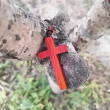 復古調の桃木製十字架ネックレス【男女兼用・個性的なデザイン】