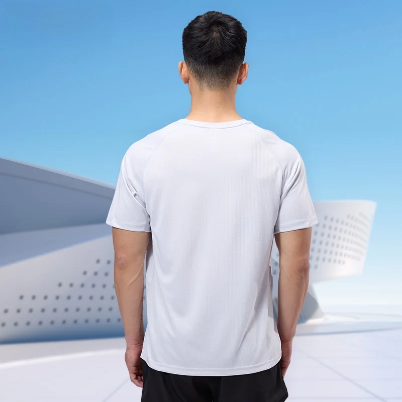 ストリートファッションの基本はTシャツ？アイスシルクで失敗しないコーデを徹底解説