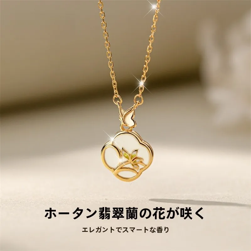 天然和田玉のシルバーネックレス：三連ネックレスのデザインと実用性を解説