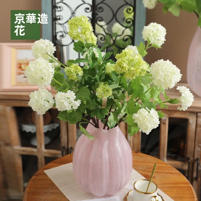 センスのいい寄せ植え 冬花壇としての高級造花 スノーボールアジサイの実用性とデザイン価値