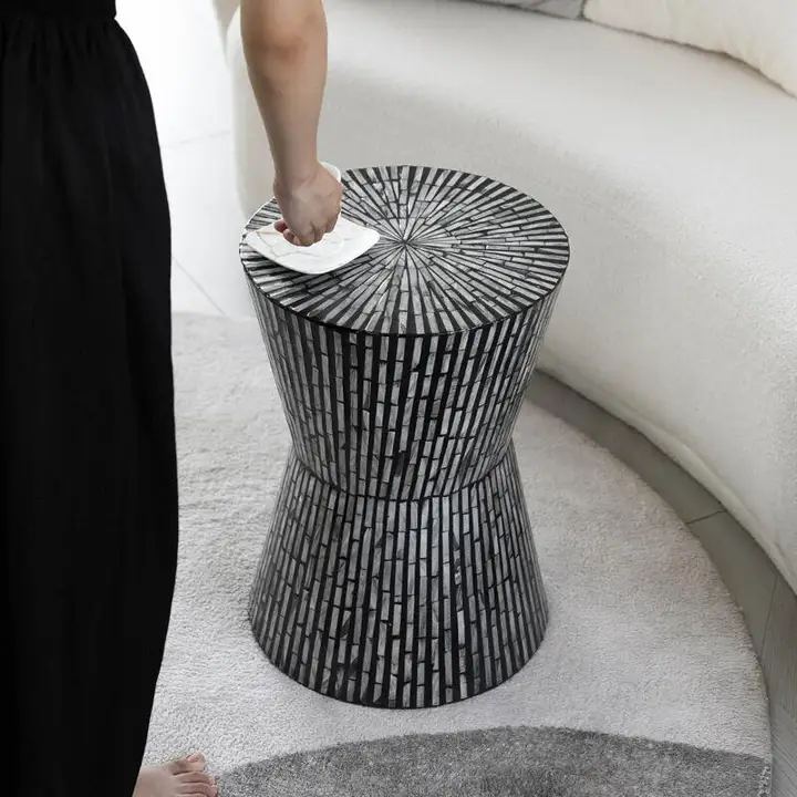 自然素材を使用したミニマルデザインの貝殻縁コーヒーテーブル【手作り・高級感漂うリビング用】