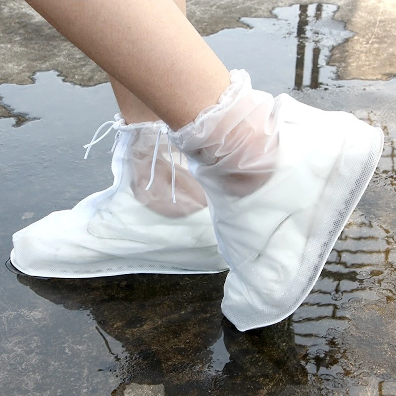 アウトドア用品で雨に強い子供の通勤スタイルは？防水シリコン製雨靴が解決する理由
