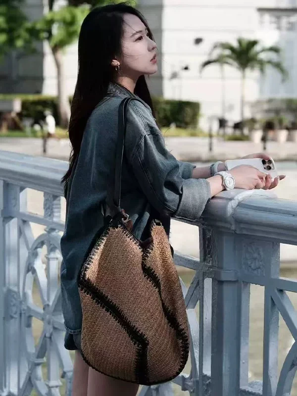 woven bag は本当に通勤に使えるのか？リゾート風草編みショルダーバッグが解決する日常の悩み