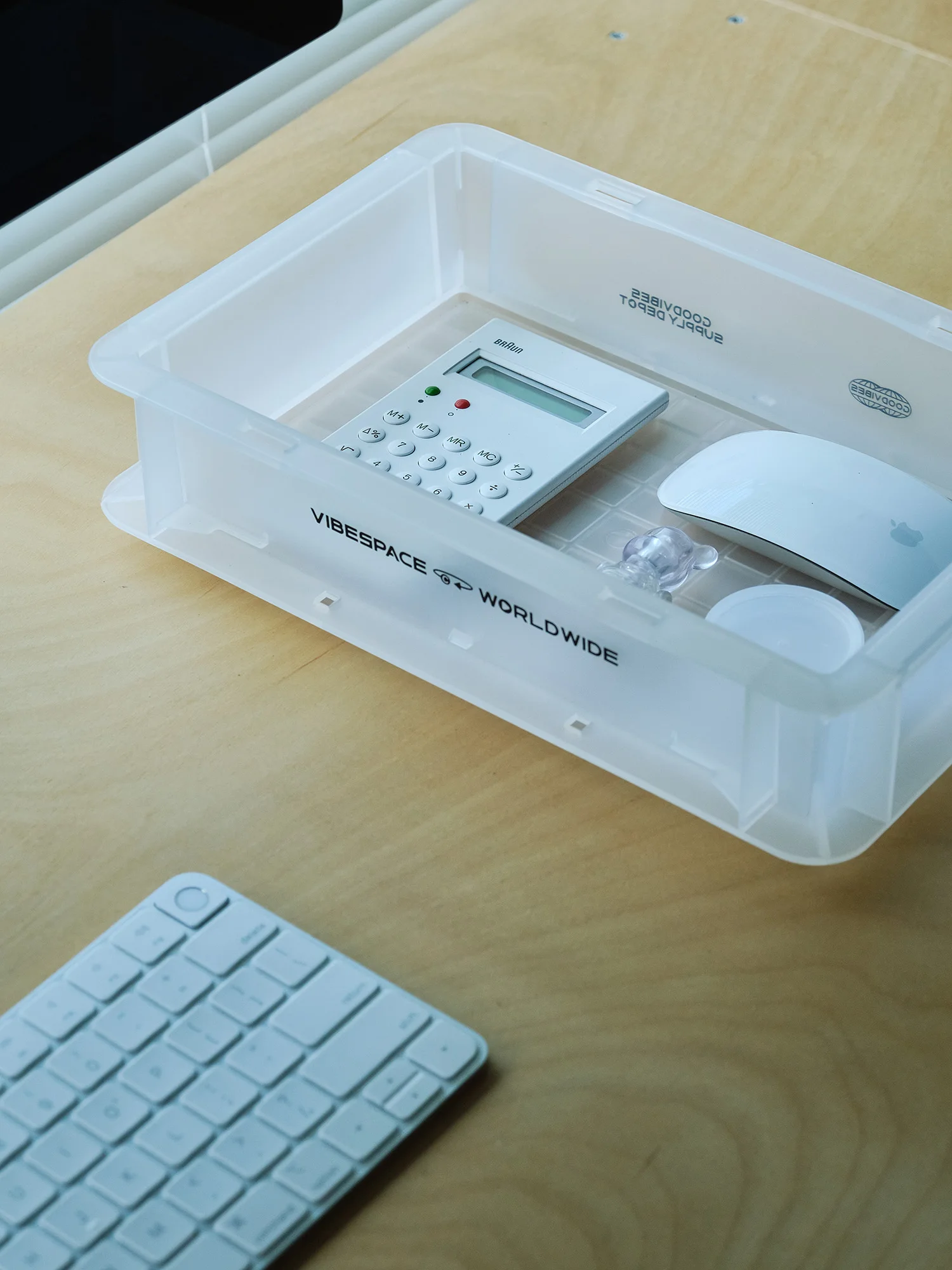 透明整理ボックス VIBESPACE 2307：デスクトップ用の高耐久プラスチック製収納ケース