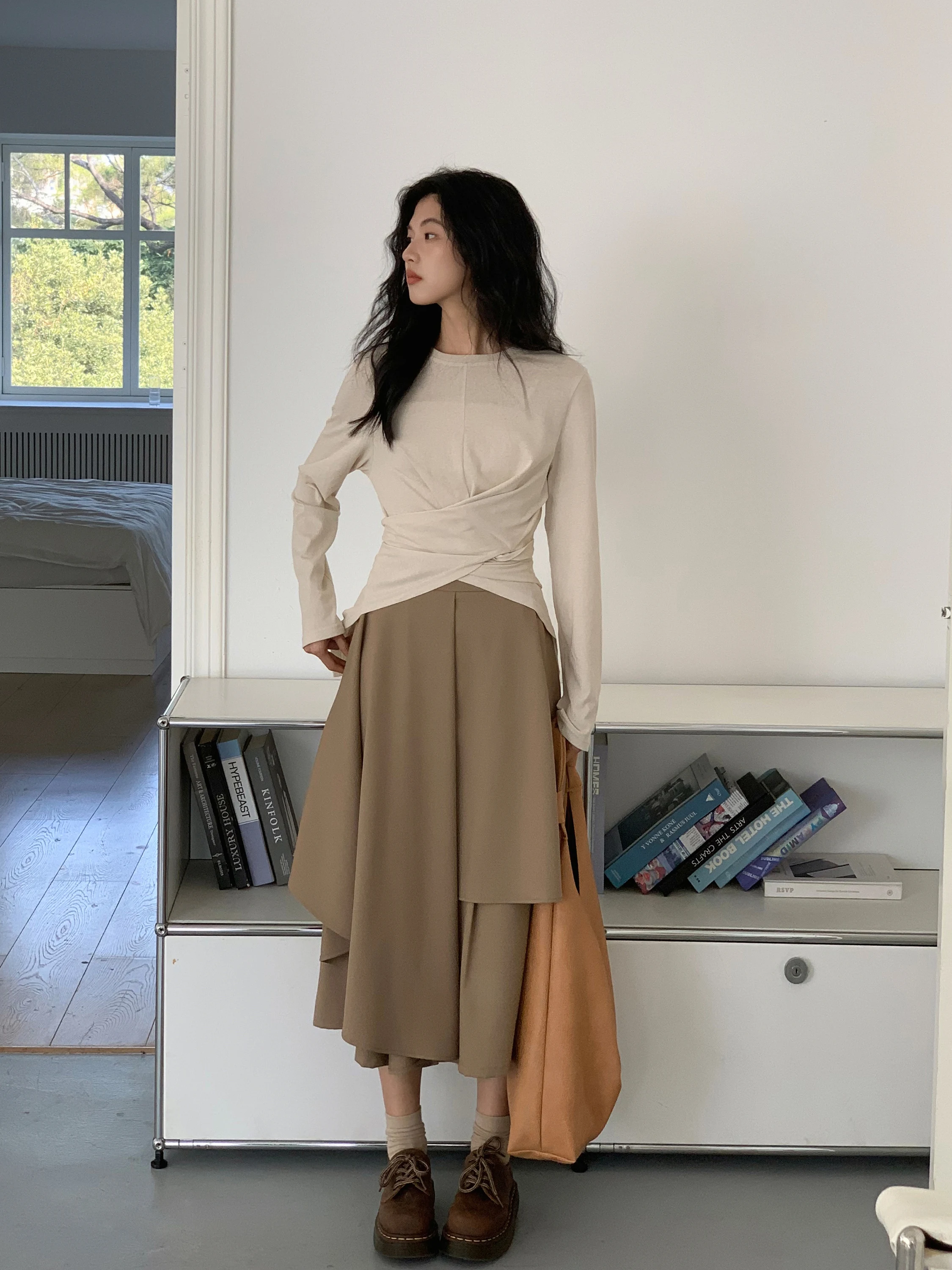 19°Cの春に着るべき服装は？EIGHTHMONTHのロングスリーブセットアップが解決する3つの悩み