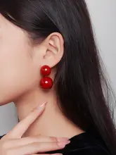 魅力的な赤色のイヤリング【軽やかで上品なデザイン・プレゼントにも最適】