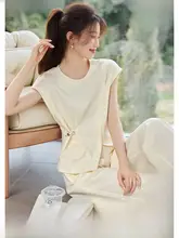ファッション性が高い短袖トップスとパンツのコーディネート（セットアップ対応）