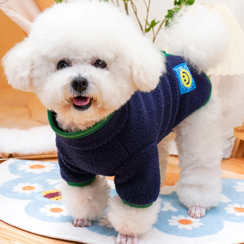 秋冬用小型犬用服：保暖防寒设计，适合日常通勤与家庭活动