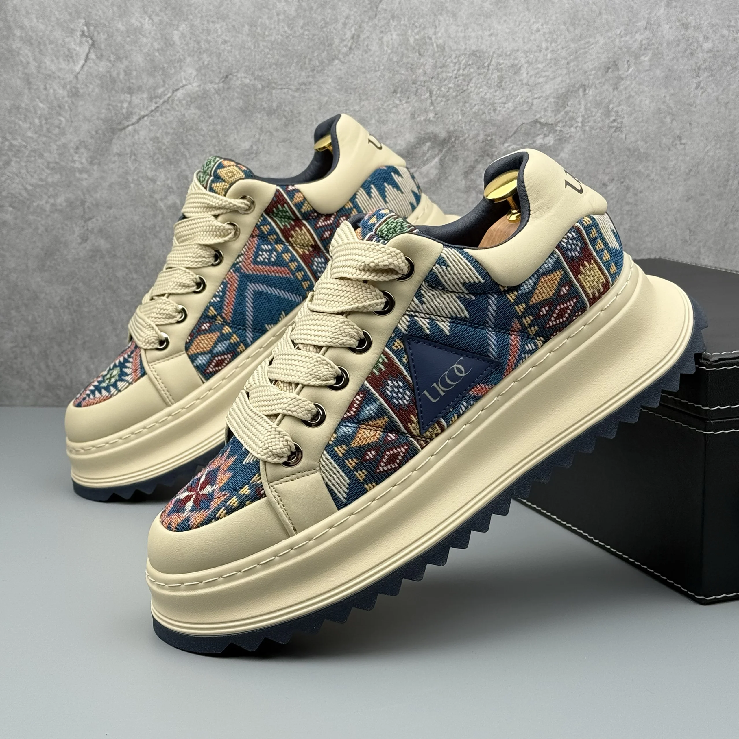 90s hiphop スニーカーとchunky sneakersの違いは？このレトロ刺繍スニーカーがなぜ今注目されているのか