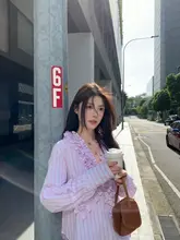 立体ギャザー付きVネックストライプシャツ【淡いピンク・女性用】