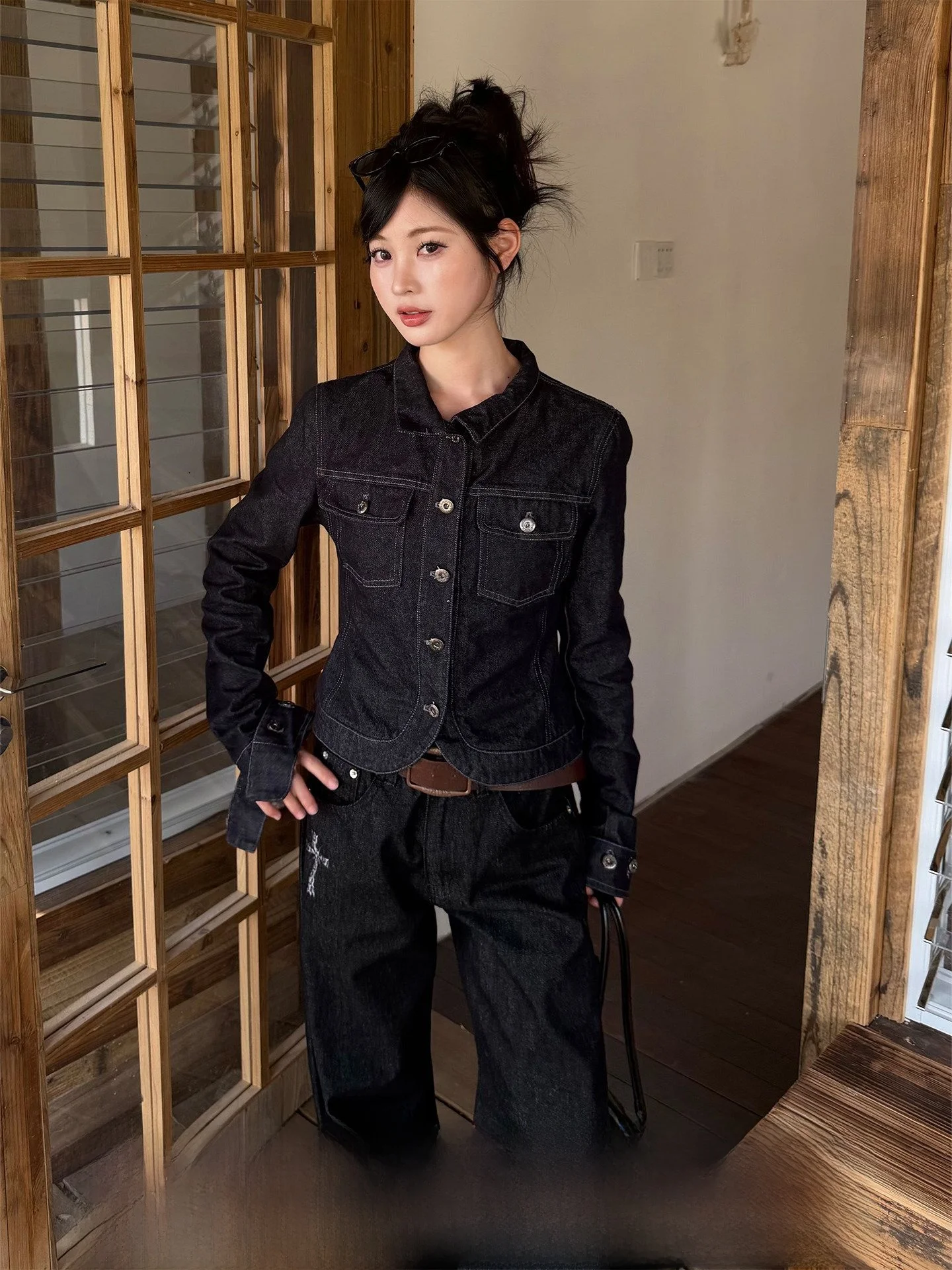 春に着るデニムジャケットは、どうやって着こなすのが一番か？