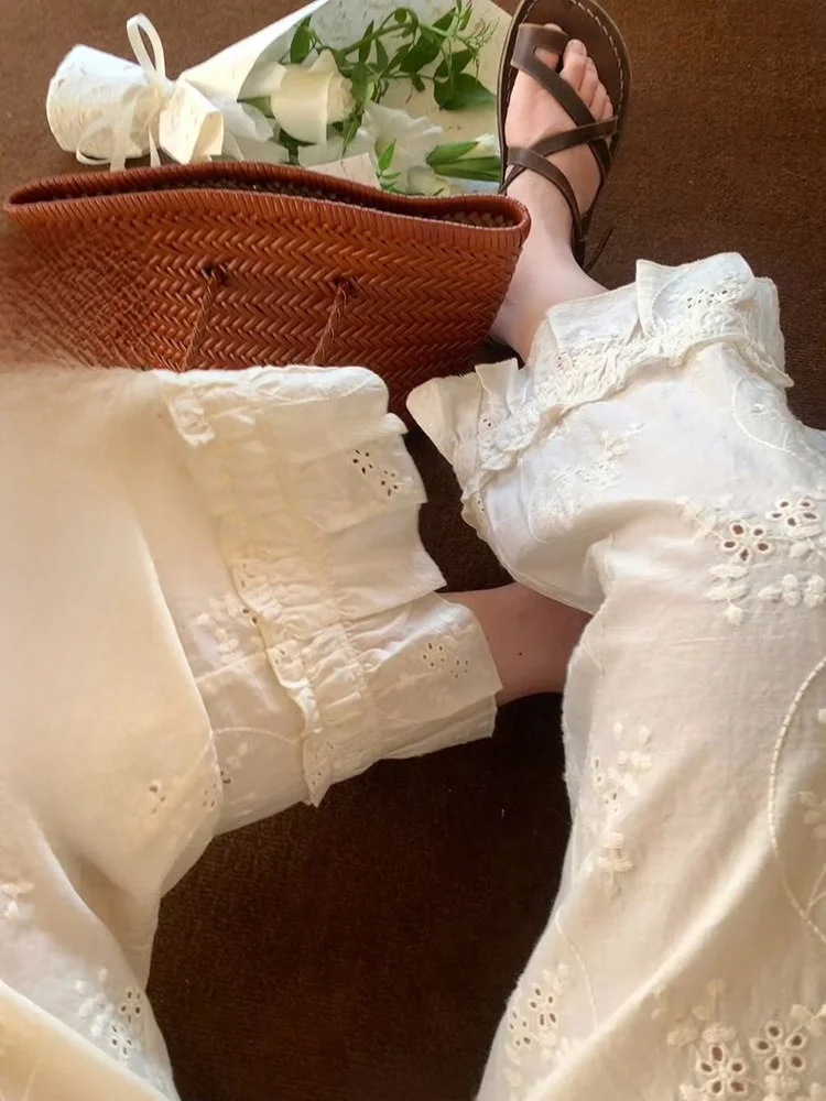 白パンツ 靴下 どうやって着るの？刺繍の花柄パンツが教えてくれた、自然なスタイルの秘密