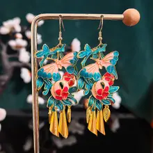 新中式デザインの蝶モチーフイヤリング【レトロ国風・古装や旗袍に最適】