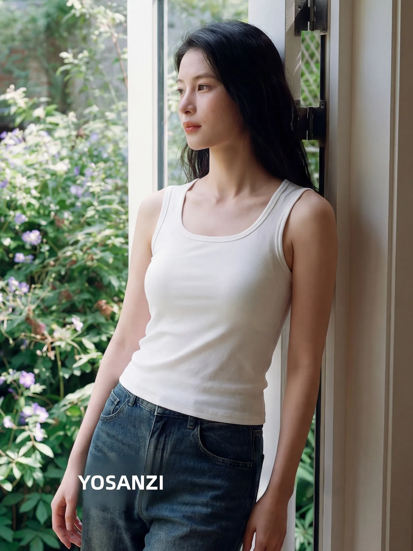 パーカーに「おっぱい」を意識するなら、これで解決！？夏の美背デザインアイテムの選び方